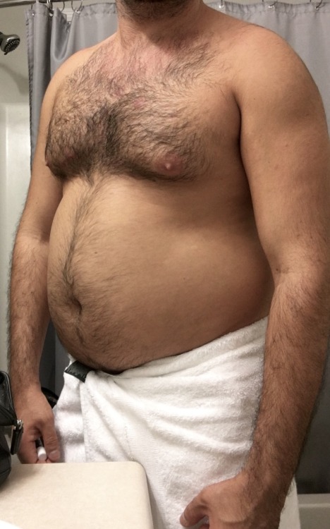 beefisbetter93:  gainergut:  There’s a 6 pack in there somewhere. 6 pack of beer ;)  Fuuuuck yes 