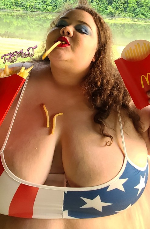 fatmisstssbbw:Sneak peek into tomorrow’s porn pictures