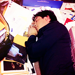 hercosmiclove:  Ian Somerhalder + sleeping behind the scenes of TVD 