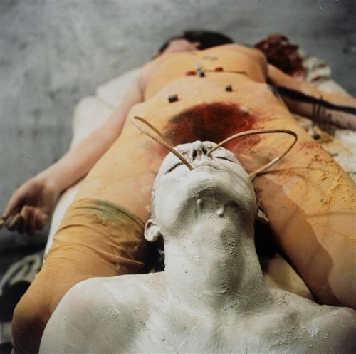 Gunter Brus, Transfusion, studio de Mühl. 1985.