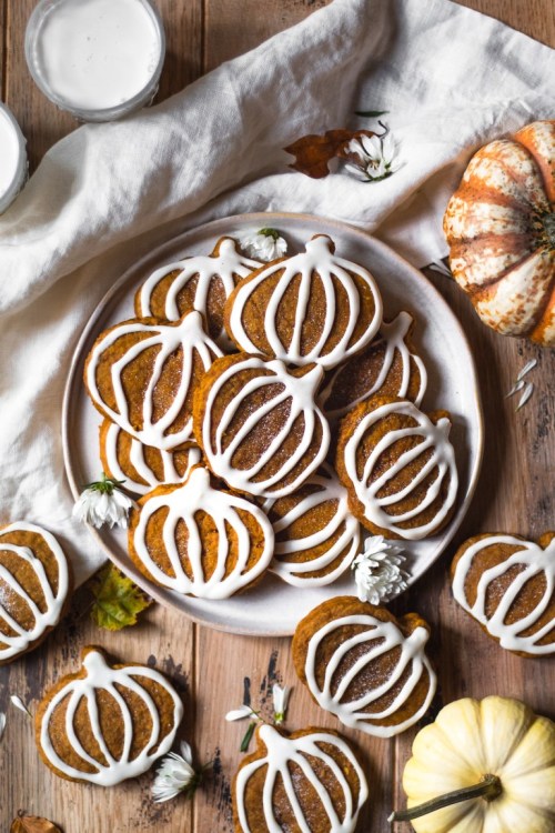 sweetoothgirl:Vegan Pumpkin Sugar Cookies