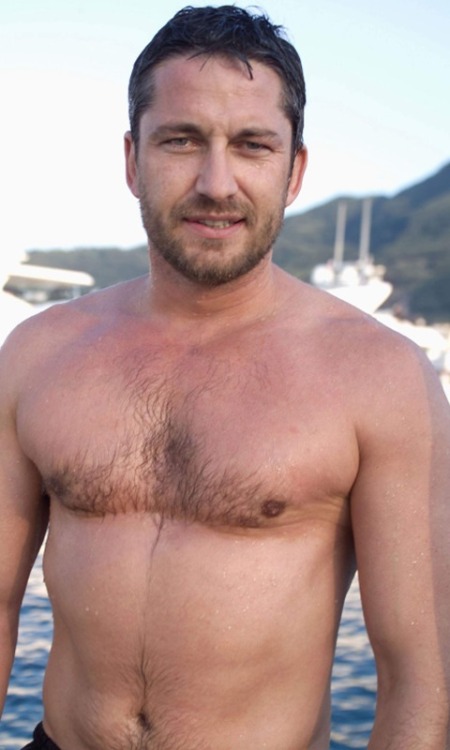 unlikelymaleceleb:  fuck-yeah-male-celebs:  🌈 GERARD BUTLER  Oh Gerard