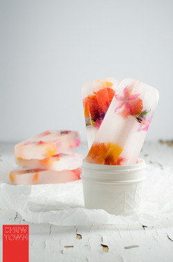 angelkin-food-cake:  Edible Flower and Elderflower Popsicles  -4 cups water  -various edible flowers (petals retained)  -1 Tbsp. elderflower cordial  1) Place petals inside the popsicle molds being sure to layer them on top of each other and not compact