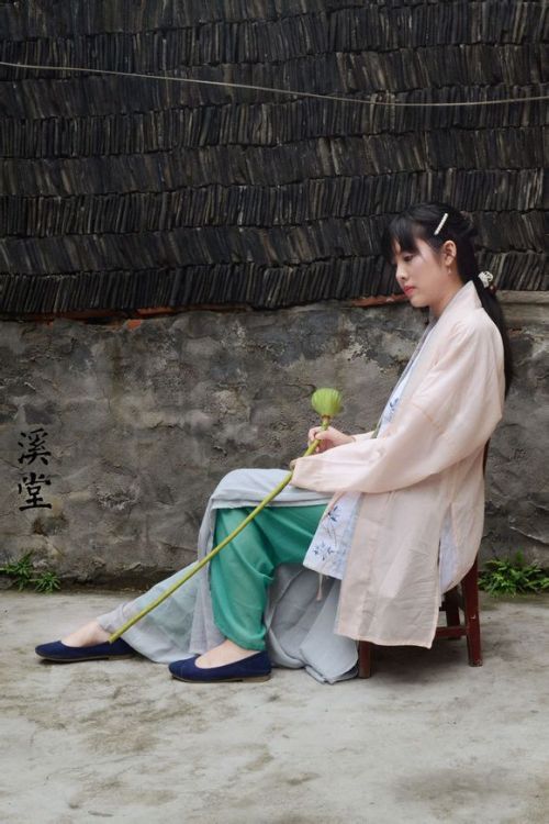 (via 【溪堂汉服】上新_汉服商家吧_百度贴吧)溪堂汉服 http://shop101281650.taobao.com/