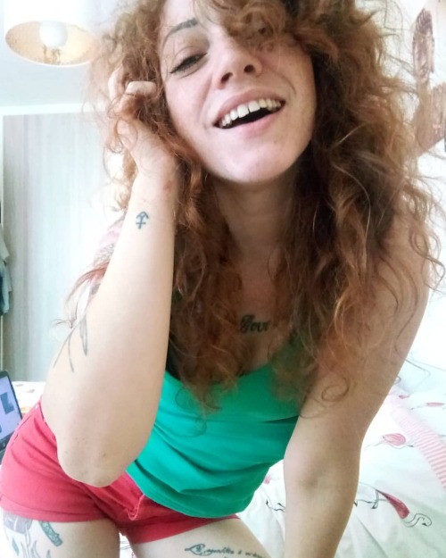 Smile more #smilemore #happy #happiness #happiness #redhead #curlyhairhttps://www.instagram.com/p/