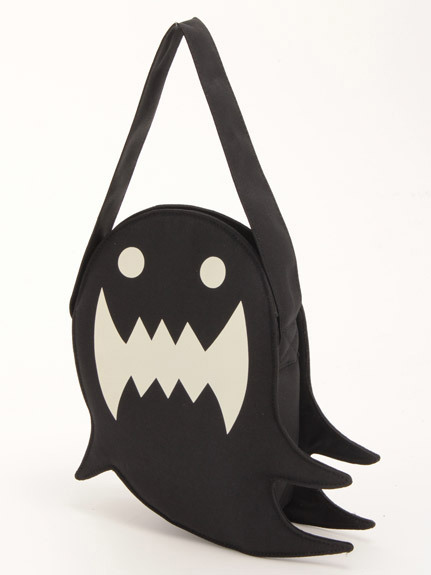 proxystar:  noble-of-shadows:  slimeous:  Ghost Shoulder Bag ¥ 430.00  ;o; I want the black one.   AAAA GIMME