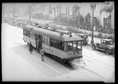 A Yellow Car on the Los Angeles Railway #3 line, which ran up Larchmont Boulevard to Melrose Avenue,