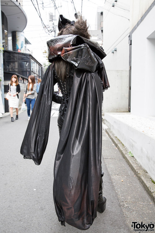 tokyo-fashion:Japanese shironuri artist Minori wearing a dark handmade/remake look inspired by oil o