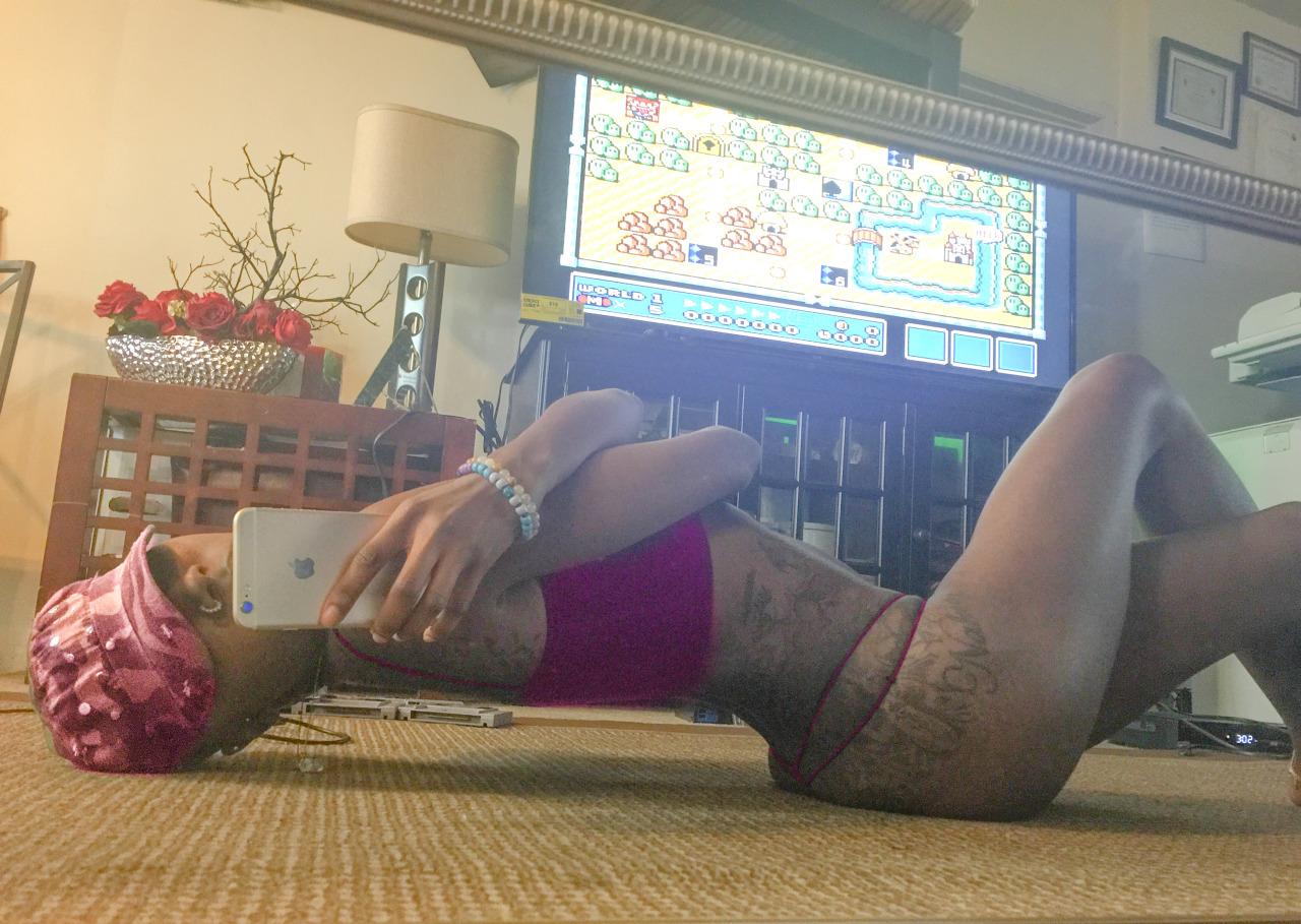 jxnchuriki:  So, I was supposed to be doing a little workout to the Super Mario World