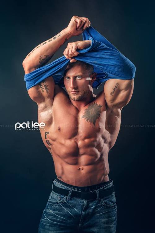 Sex cdnlifter27:  Kevin James Photos: Pat Lee pictures