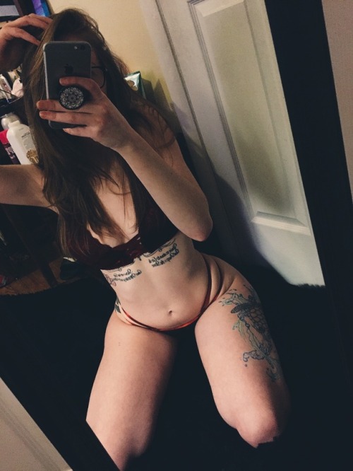 queen-thc:  Ya girls back and trying to rebuild her tumblr 🌸