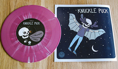 guldse:  Neck Deep / Knuckle Puck - Split 7” /250 purple & white splatter vinyl. Hopeless Records & Bad Timing Records 2014.Worth getting for the Knuckle Puck tracks, that are really cool. But skip this 7” if you are only into Neck Deep,