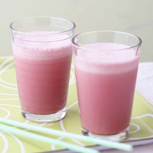 bhgfood:  Pomegranate Smoothies: Got 5 minutes? Whip up one of our four-ingredient pomegranate sippers. The tart crimson juice is offset by sweet honey in this antioxidant-packed refresher.