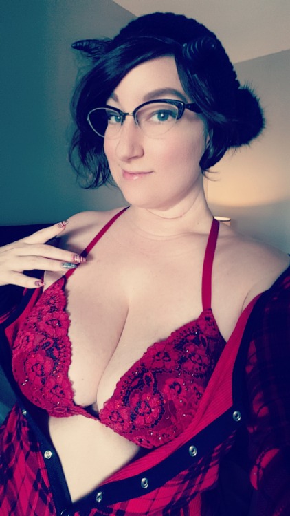 badsuccubus:  badsuccubus:  So as a holiday gift you guys have given me 600 delicious souls following me 💘💋👿🎄🎁  I wanted to give back to you so here are some pictures of me being naughty and nice.   Happy Holidays you Dirty Heathens!! 