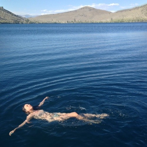 ayearofdeepcreek:  Sometimes you’re on a road trip and you have to stop at the cute little ice cream shack and a stranger there tells you to go to Convict Lake and you almost don’t go because Mono Lake looks so much more impressive on the map, but