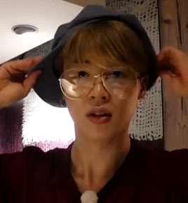 mimibtsghost: JIMIN TRYING V’S GLASSES AND HAT. SO CUTE!