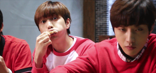 orange-sandeul:  All I wanted now is to eat chicken 