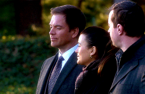 auraelie:NCIS 10x18 “Seek” directed by none other than Michael Weatherly