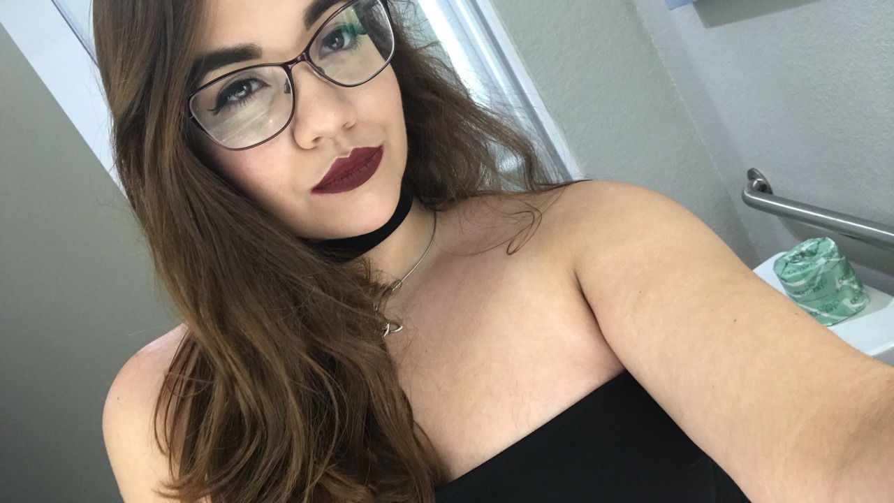 fuck-toy-haley: brxttylilgirl:  just wanna look good for you ✨  Cutie 