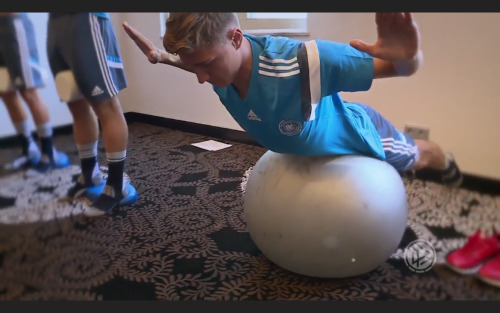 maleathletessocks:  Football. Niklas Stark. Germany U21. Video on DFB TV 