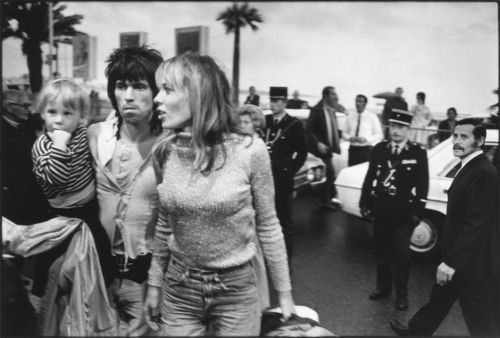 dominique tarle’s photos of the rolling stones in villa nellcote, probably in 1971