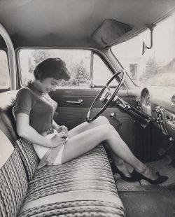 retrogasm:  Bench seat beauty…