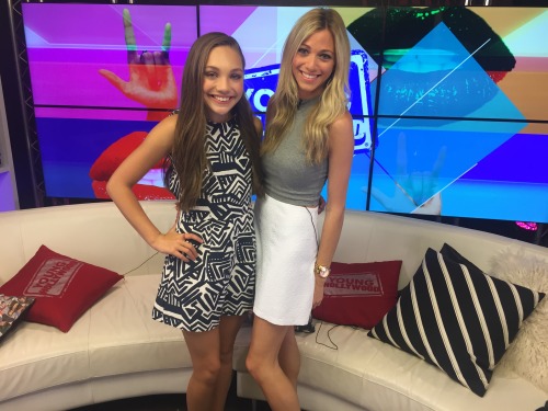 yourdecadentdarling:younghollywoodtv:The incredible Maddie Ziegler stopped by the Yh Studio!I want t