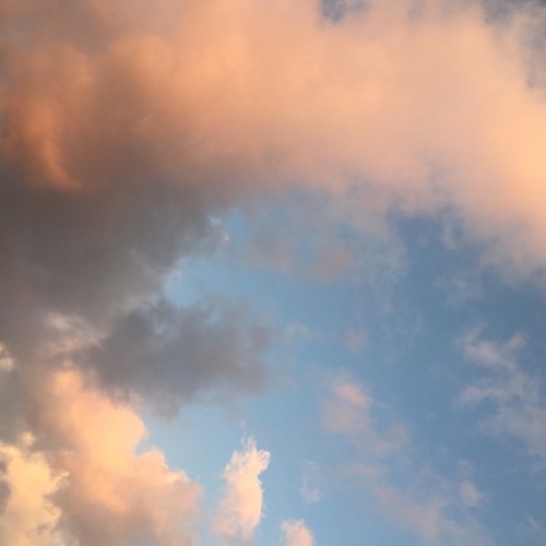 aphrite:Took 200 pics of the sky today because wow