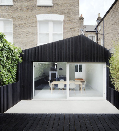 {Part two of today’s black and white Monday Mix goes to residential spaces. Minimal palettes really 