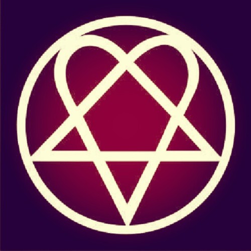 thatnonamedscene: My life #lovemetal #heartagram #metal