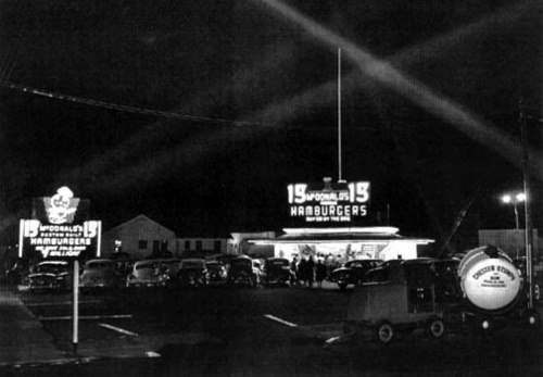 The very first McDonald’s, 1948 (via)