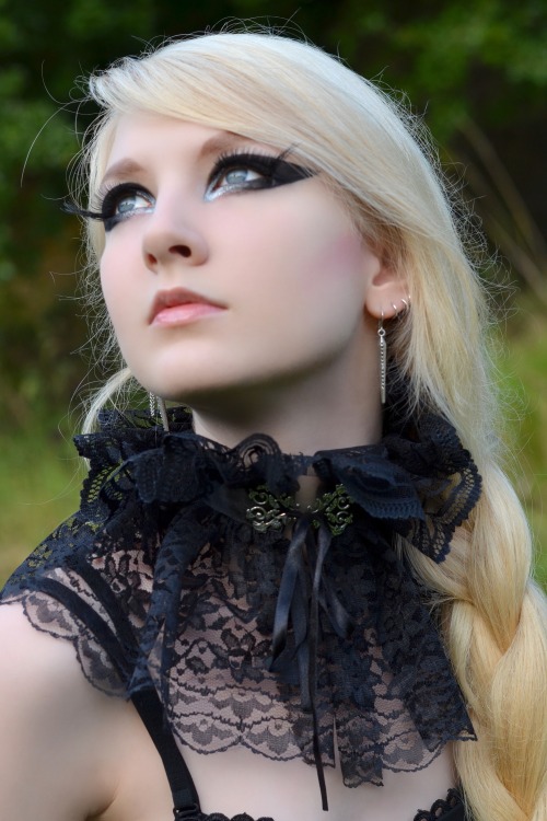 primary-elements:  Maria Amanda.