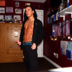 hotguysoffacebook:  If you like what you see from this hottie, check out his tumblr..http://gymnastkid589.tumblr.com