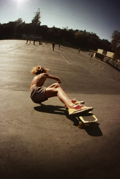 From the series “1970′s color“. Photos by Hugh Holland.Via M+BPHOTO.Book “Locals only” availab