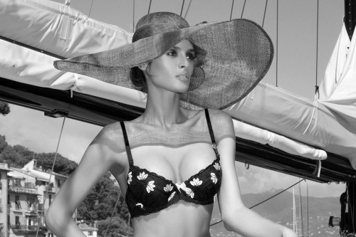 Beatrice ChiritaFollow In search of beauty and please don’t copy…. reblog Only high res