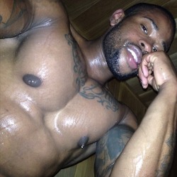 justchillingpapi:  sweat dripping off the nipple…..hot!  