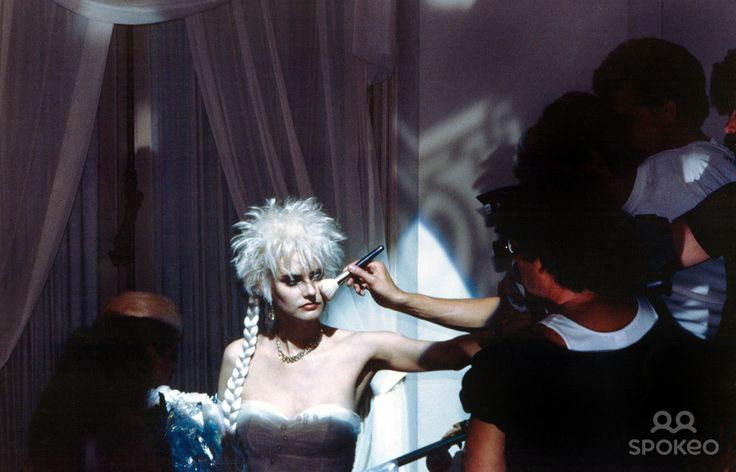fuckyeahaimeemann:  behind the scenes shot from “looking over my shoulder”,