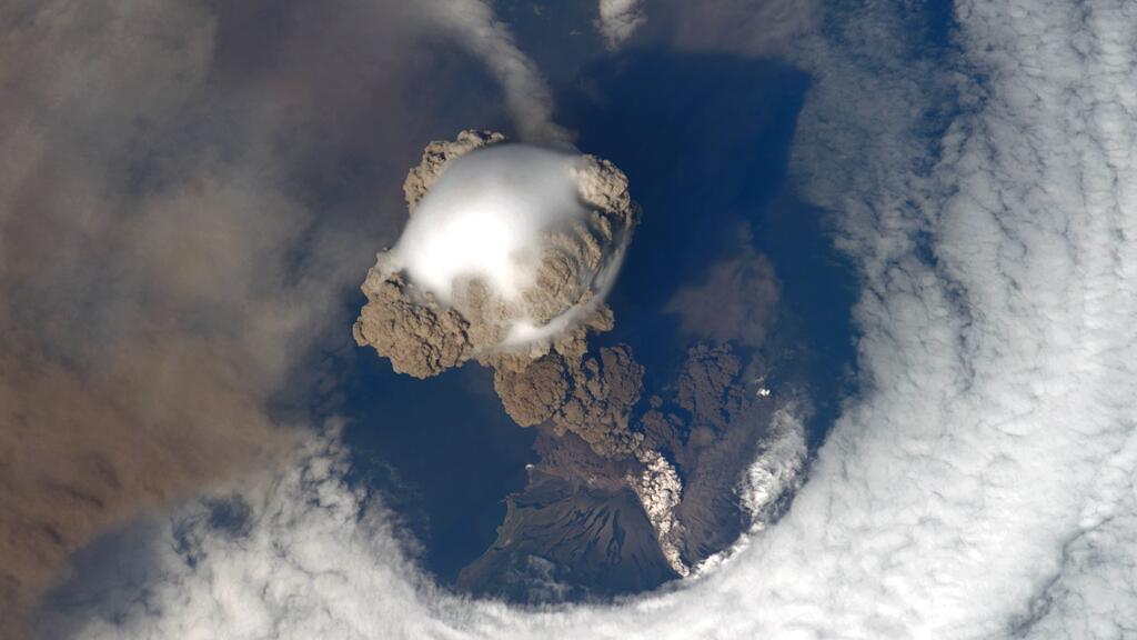 canadian-space-agency:  Astronauts aboard the International Space Station captured