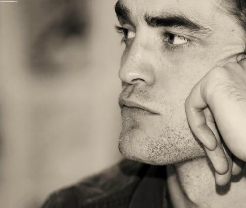 socalmom2four:  #365DoR ~ Day 200 ~ 7.19.13 ~ Favorite pic of Rob from Comic Con 2011…picked my top 10! Even with his Cosmopolis hair cut he still managed to look amazing…as always. <3 