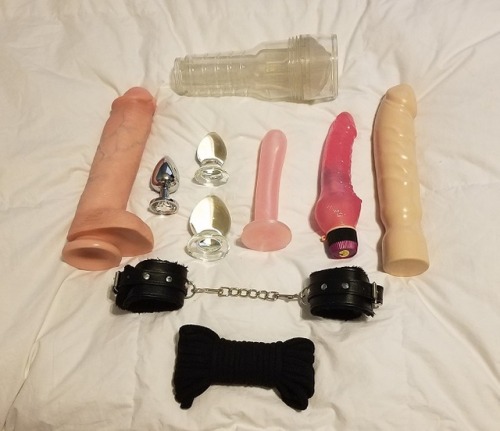 Here’s my current toy “collection” PLEASE message me ideas and things!(Far left on