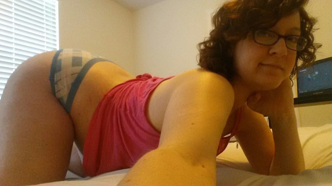 nerdynympho87:I’m getting online soon. Let’s spend some time together. NerdyNympho.cammodels.com