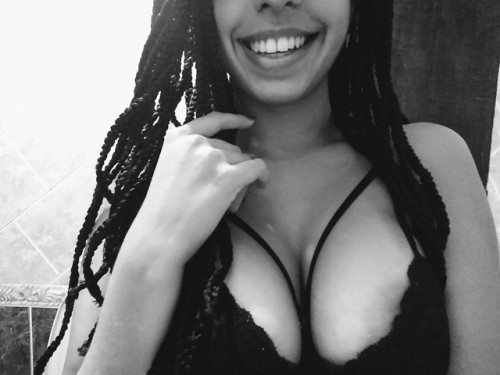 Engraçado que o sorriso dela ainda é meu preferido