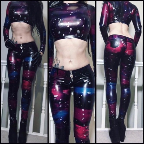 Holy wow this outfit is stunning o___o