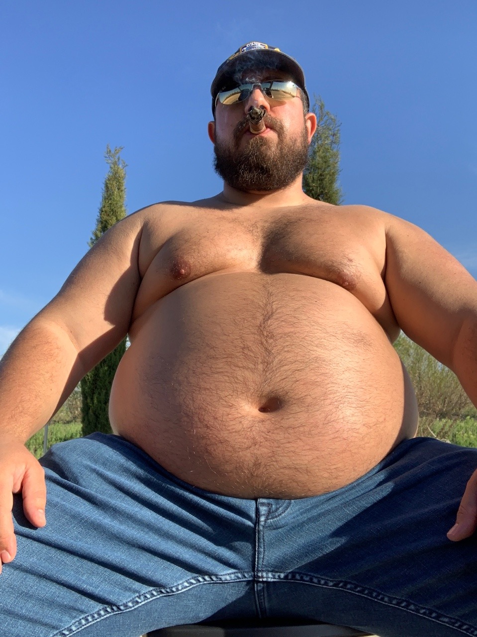 jotapei79:  Big bellied cigar bear. Watch the vids 👇https://onlyfans.com/chubbybear79