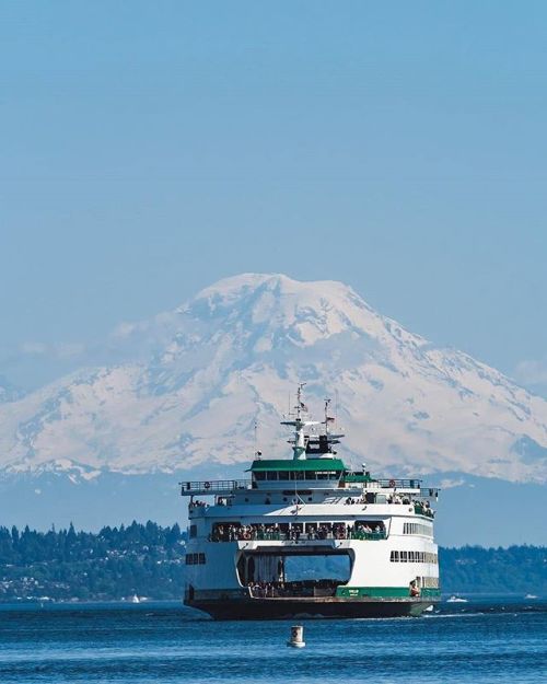 mtrainierwatch:  We are stoked to have launched an epic giveaway this morning in partnership with @yoho.co! Check out our post from this morning to win Mount Rainier pennants! 🎉 Also check out the RW shop to pre-order a pennant or three. Link in bio!