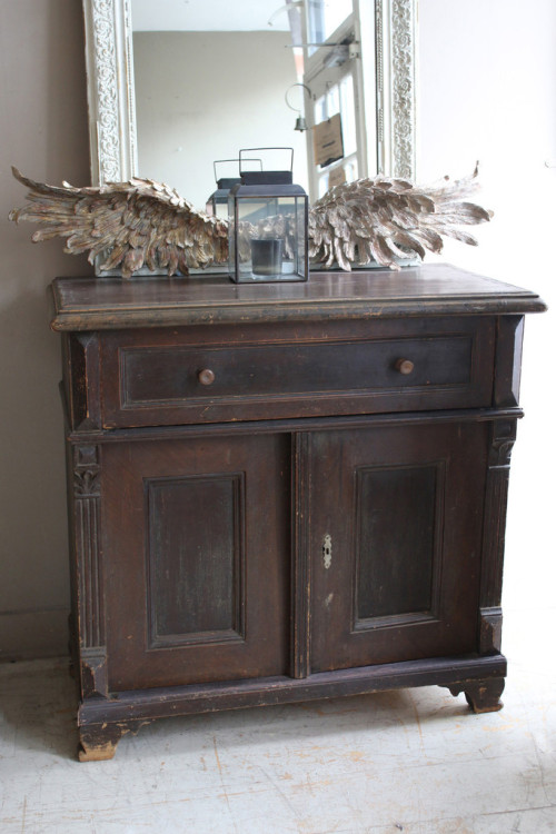 French sideboard and Angel Wings. (attic.©2014)  www.discoverattic.com 