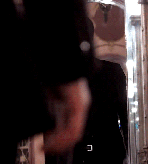 You See Black Swan Jin Walking Towards You, Wyd?