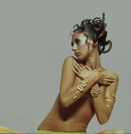 kitsunetsuki:Arnaud de Rosnay - Marisa Berenson Wearing Jewelry by Zolotas (Vogue 1968)