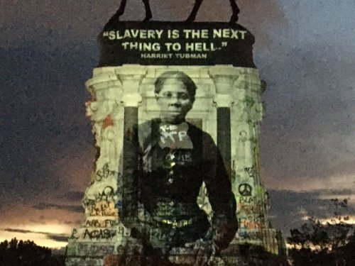 profeminist: “Harriet Tubman graces the Lee monument this evening, beneath a quote: “Sla