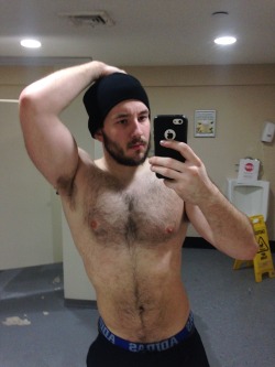 avant-kebel:  Maybe one day I’ll be swole. Locker room selfies ft. our always broken urinal.